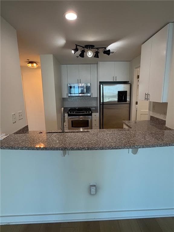 1 bedroom, 1 bathroom, 997 sq ft condominium for sale at 3338 Peachtree Road 1106, Atlanta, GA 30326 — photo 2