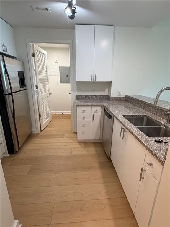1 bedroom, 1 bathroom, 997 sq ft condominium for sale at 3338 Peachtree Road 1106, Atlanta, GA 30326 — photo 3