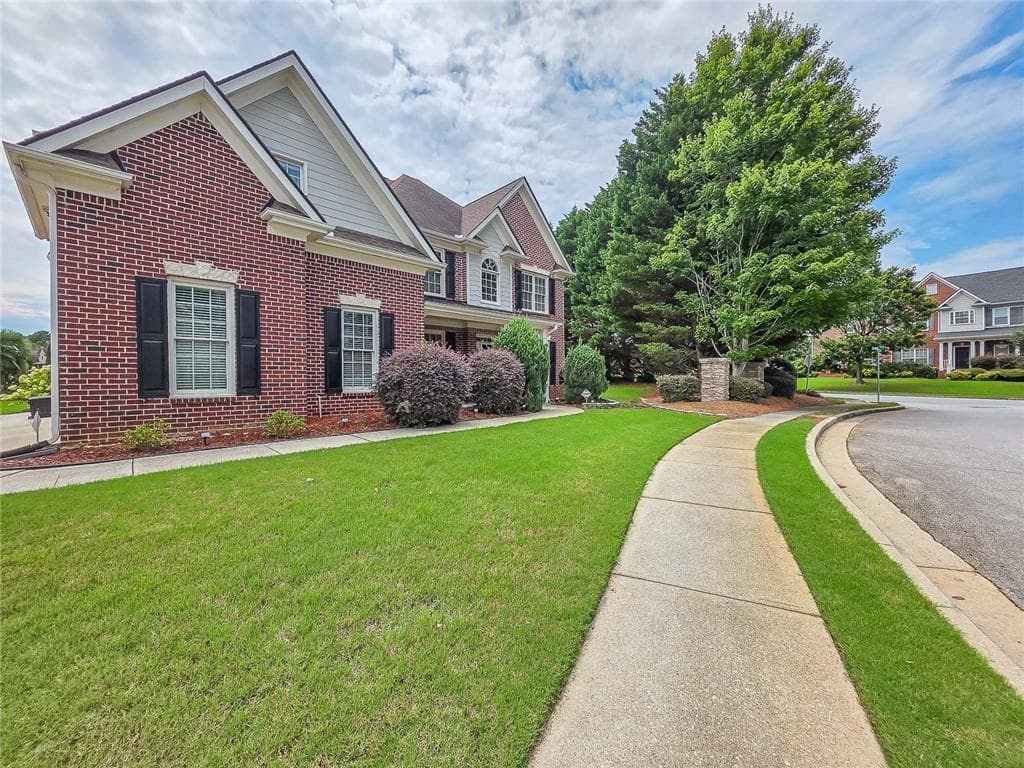 6 bedroom, 4 bathroom, 3,050 sq ft single family residence for rent at 820 Arbor Way, Loganville, GA 30052 for $3,500 a month — photo 3