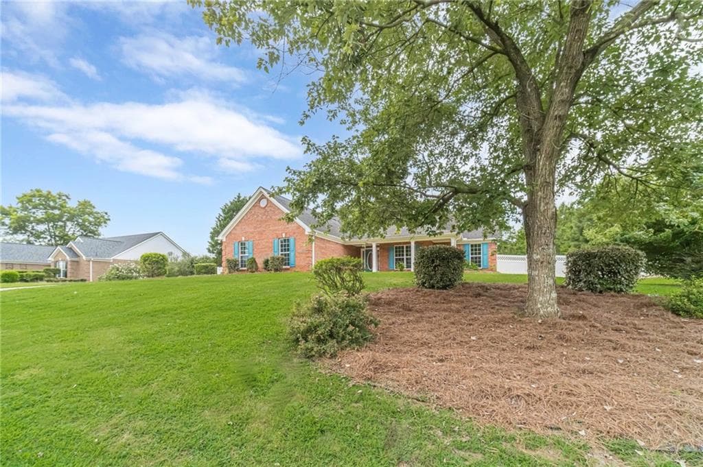 3 bedroom, 2 bathroom, 2,200 sq ft single family residence under contract at 173 Psalms Drive, Jefferson, GA 30549