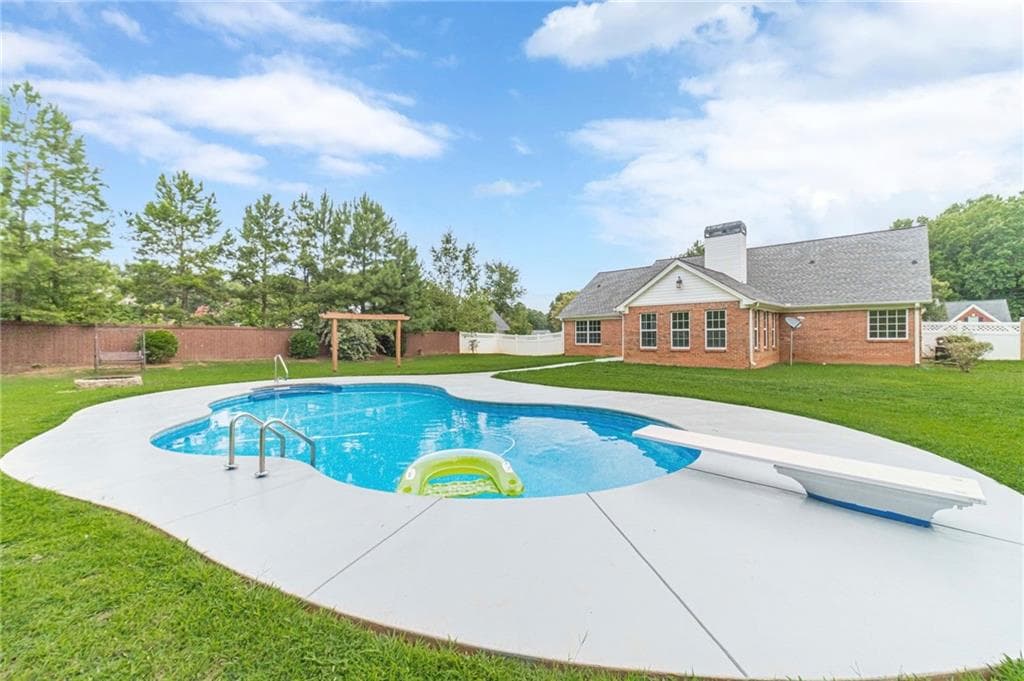 3 bedroom, 2 bathroom, 2,200 sq ft single family residence under contract at 173 Psalms Drive, Jefferson, GA 30549 — photo 2