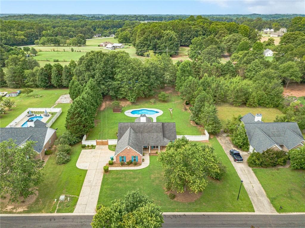 3 bedroom, 2 bathroom, 2,200 sq ft single family residence under contract at 173 Psalms Drive, Jefferson, GA 30549 — photo 3