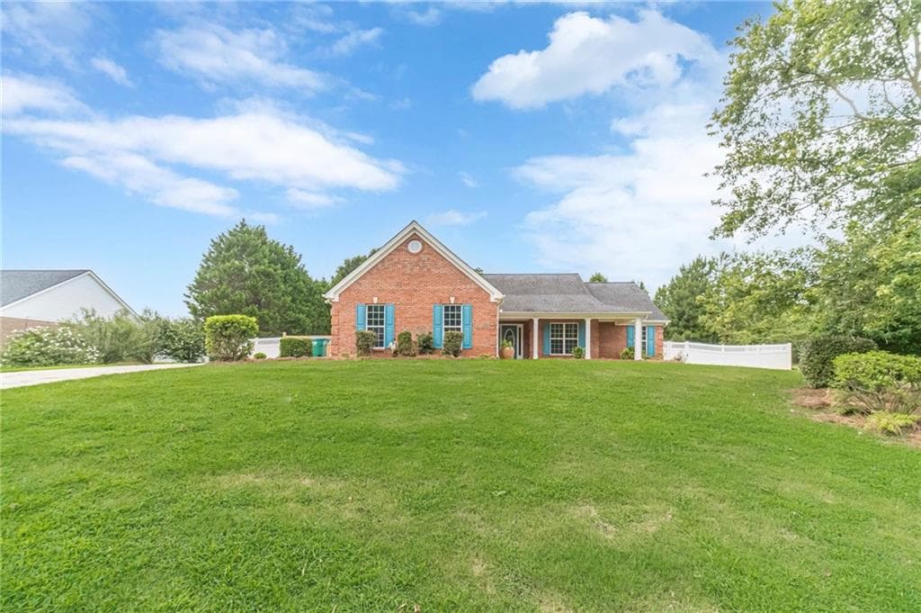 3 bedroom, 2 bathroom, 2,200 sq ft single family residence under contract at 173 Psalms Drive, Jefferson, GA 30549 — photo 4