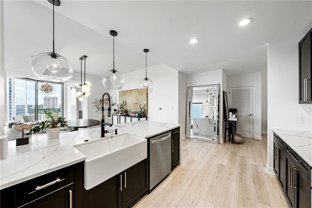 2 bedroom, 3 bathroom, 1,680 sq ft condominium for rent at 2795 Peachtree Road 1701, Atlanta, GA 30305 for $5,000 a month — photo 7