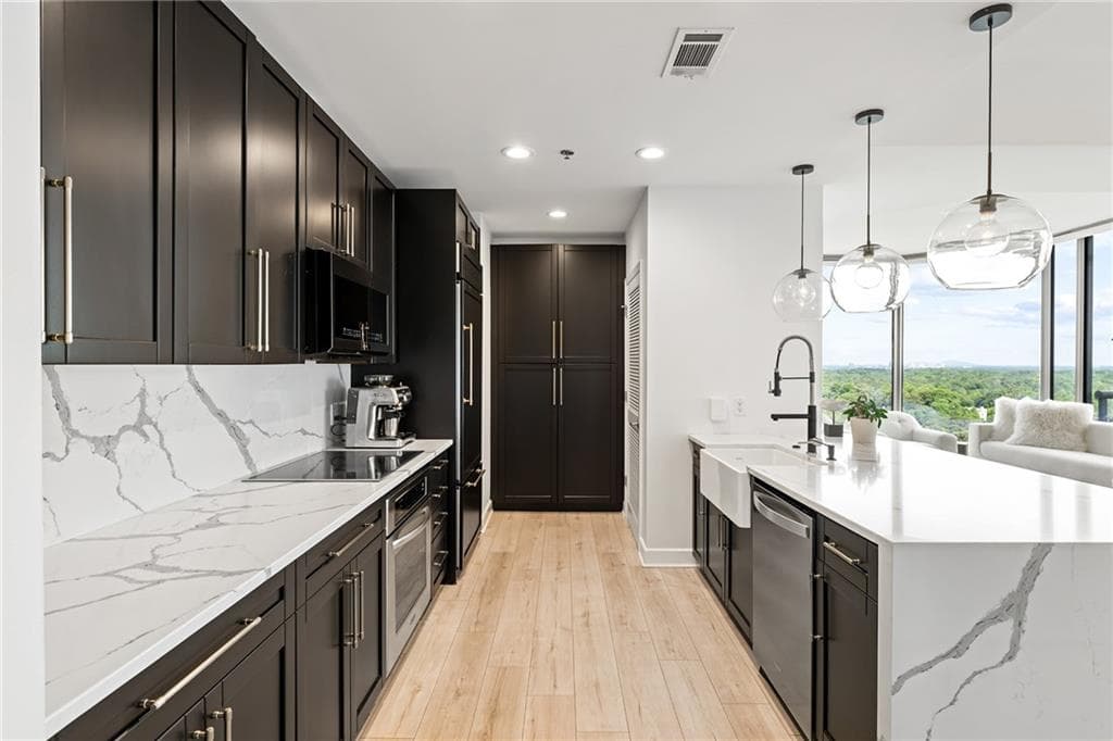 2 bedroom, 3 bathroom, 1,680 sq ft condominium for rent at 2795 Peachtree Road 1701, Atlanta, GA 30305 for $5,000 a month — photo 8
