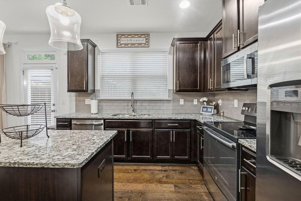 4 bedroom, 4 bathroom, 2,542 sq ft townhouse for sale at 3276 Spicy Cedar Lane, Lithonia, GA 30038 — photo 6