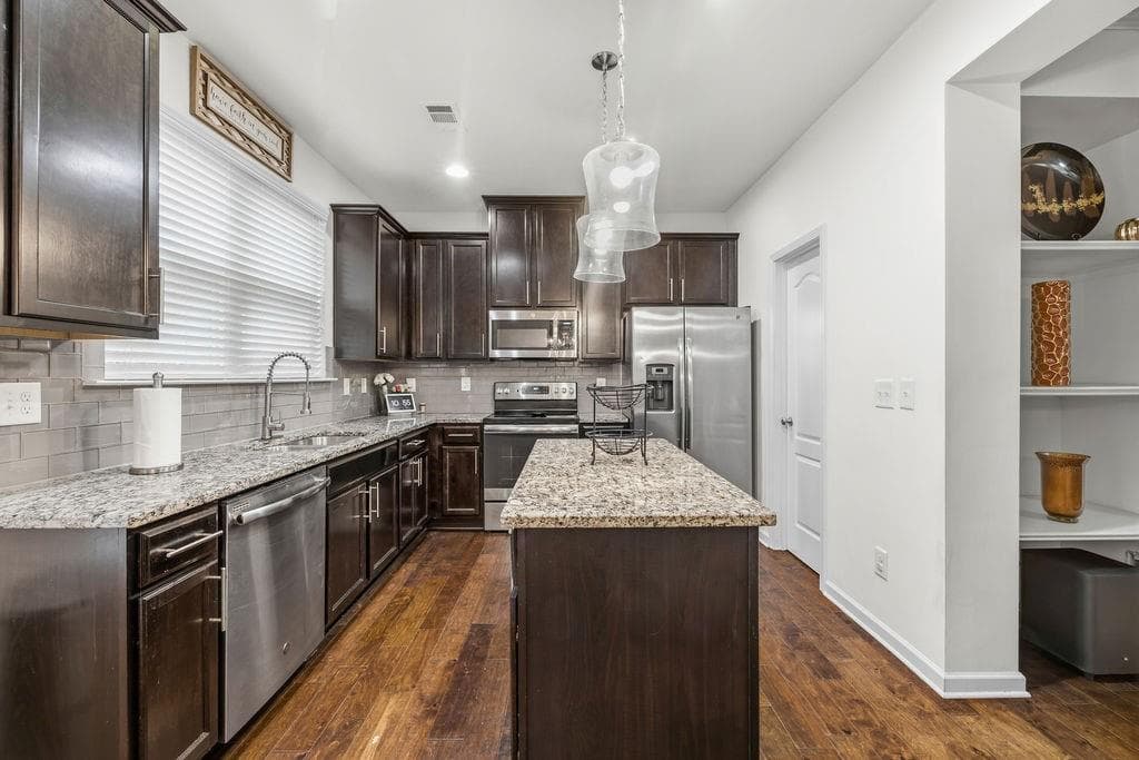 4 bedroom, 4 bathroom, 2,542 sq ft townhouse for sale at 3276 Spicy Cedar Lane, Lithonia, GA 30038 — photo 7