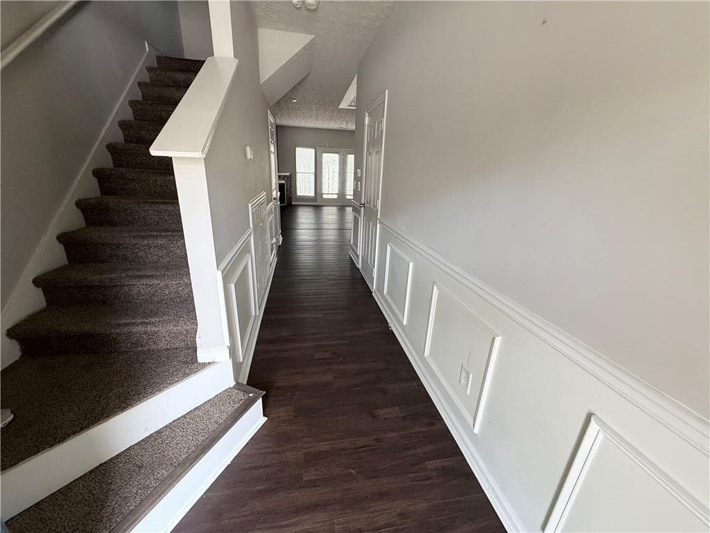 2 bedroom, 3 bathroom, 1,498 sq ft condominium under contract at 4407 Stone Gate Way 149, East Point, GA 30344 — photo 2
