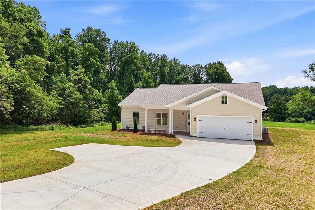 3 bedroom, 2 bathroom, 1,600 sq ft single family residence for sale at 35 Quail Walk, Jasper, GA 30143 — photo 3