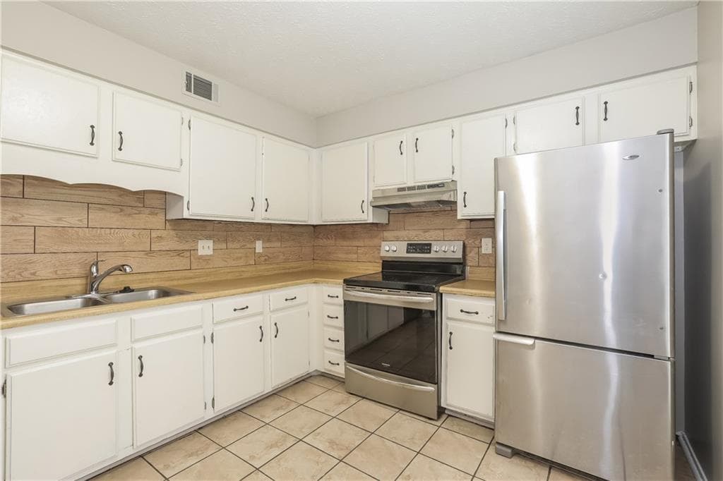3 bedroom, 3 bathroom, 2,066 sq ft single family residence for rent at 442 Sherwood Oaks Road, Stone Mountain, GA 30087 for $1,875 a month — photo 2