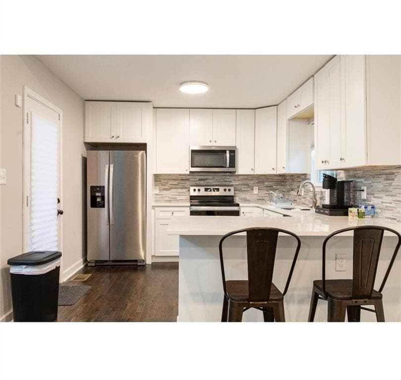 3 bedroom, 2 bathroom, 1,247 sq ft single family residence for rent at 2032 North Avenue, Atlanta, GA 30318 for $2,100 a month — photo 3