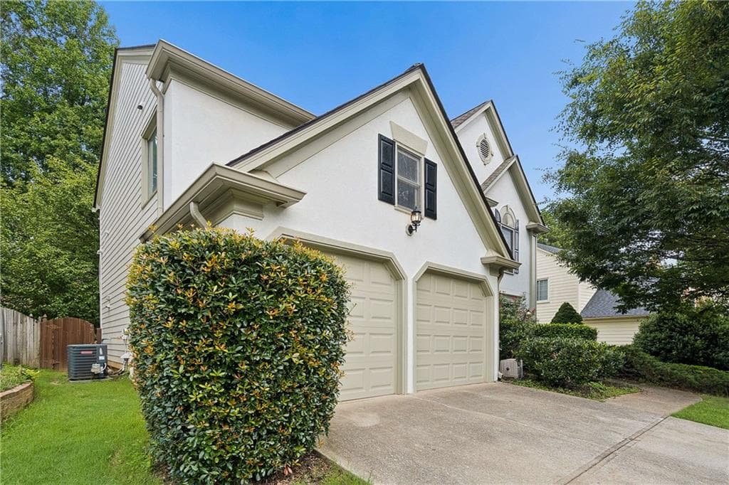 3 bedroom, 3 bathroom single family residence for rent at 6285 Barwick Lane, Johns Creek, GA 30097 for $2,925 a month — photo 2