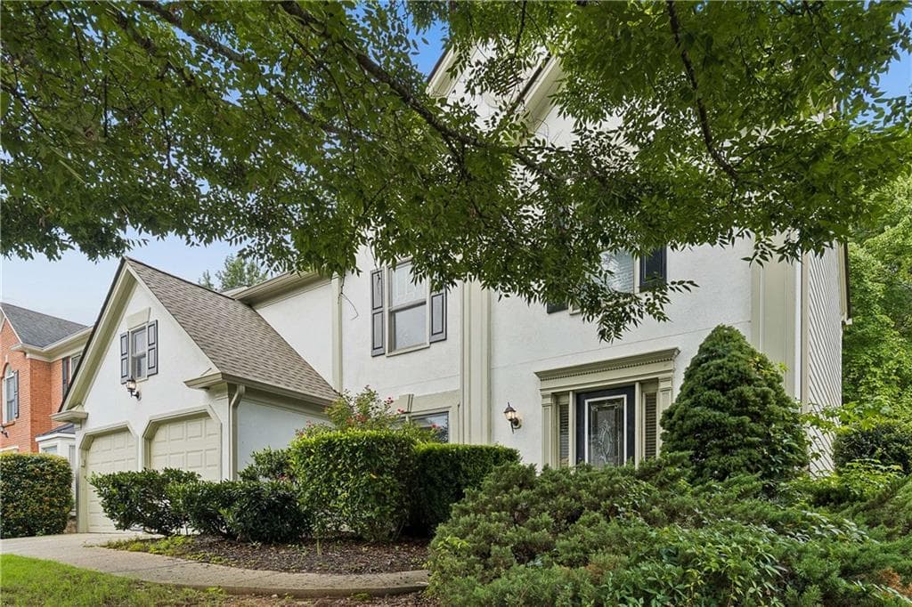 3 bedroom, 3 bathroom single family residence for rent at 6285 Barwick Lane, Johns Creek, GA 30097 for $2,925 a month — photo 3