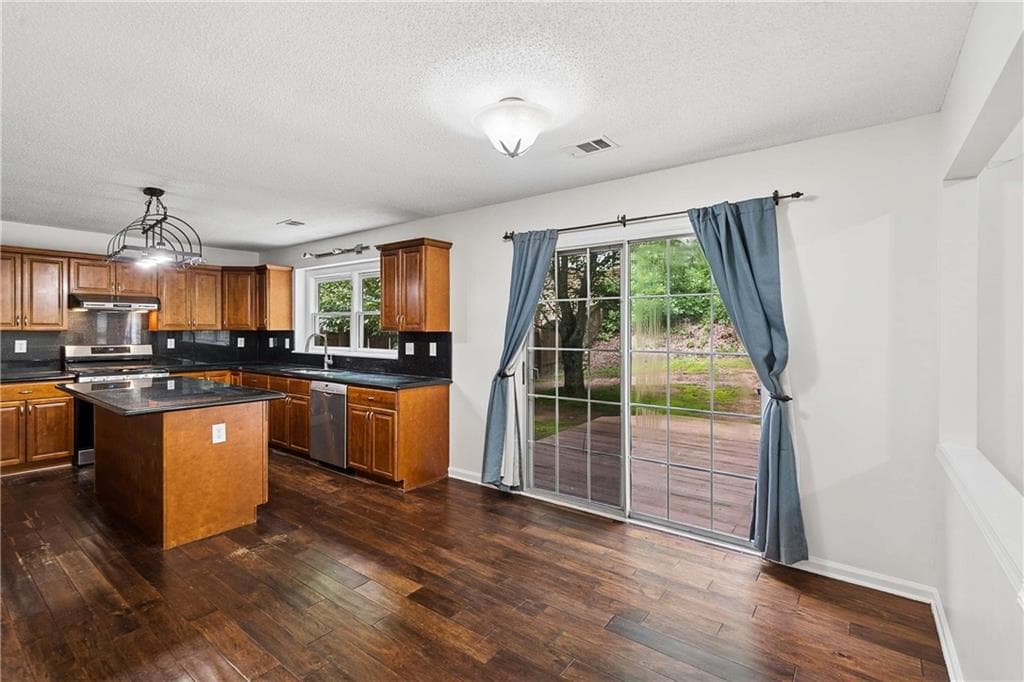 3 bedroom, 3 bathroom single family residence for rent at 6285 Barwick Lane, Johns Creek, GA 30097 for $2,925 a month — photo 8