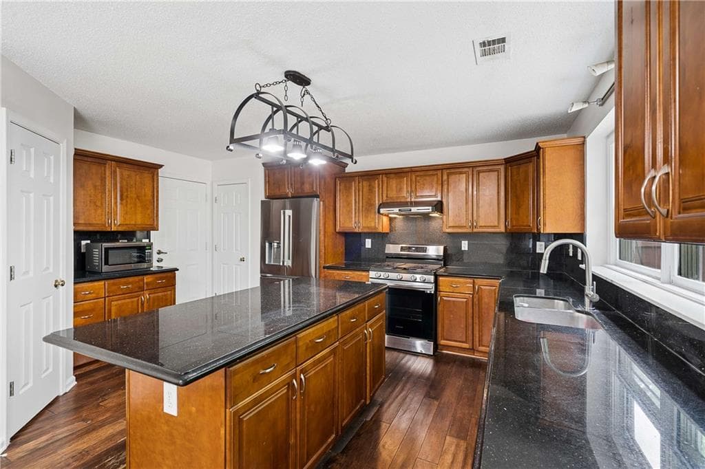 3 bedroom, 3 bathroom single family residence for rent at 6285 Barwick Lane, Johns Creek, GA 30097 for $2,925 a month — photo 9