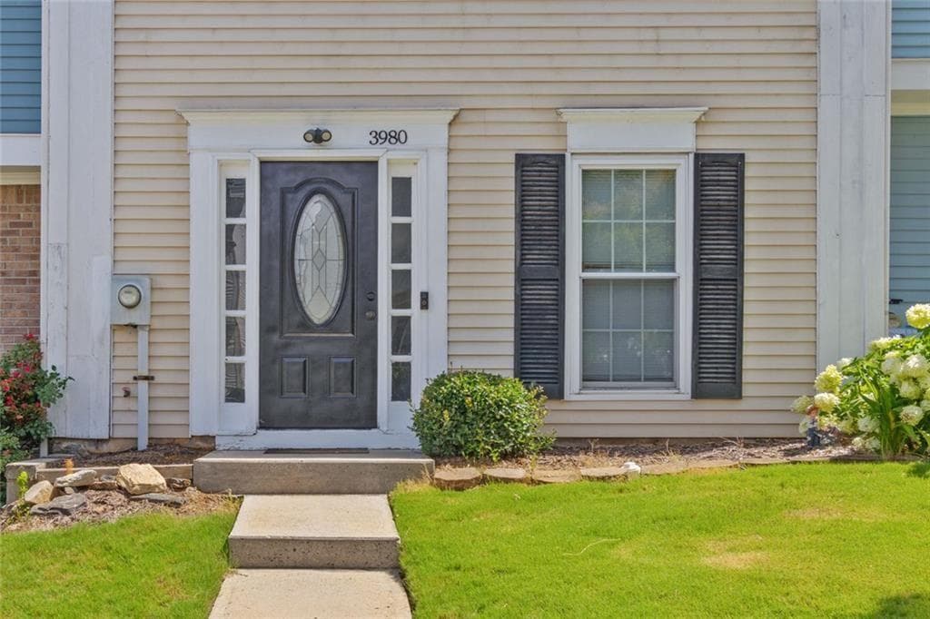 2 bedroom, 3 bathroom, 1,160 sq ft townhouse for sale at 3980 Hancock Circle, Atlanta, GA 30340 — photo 2