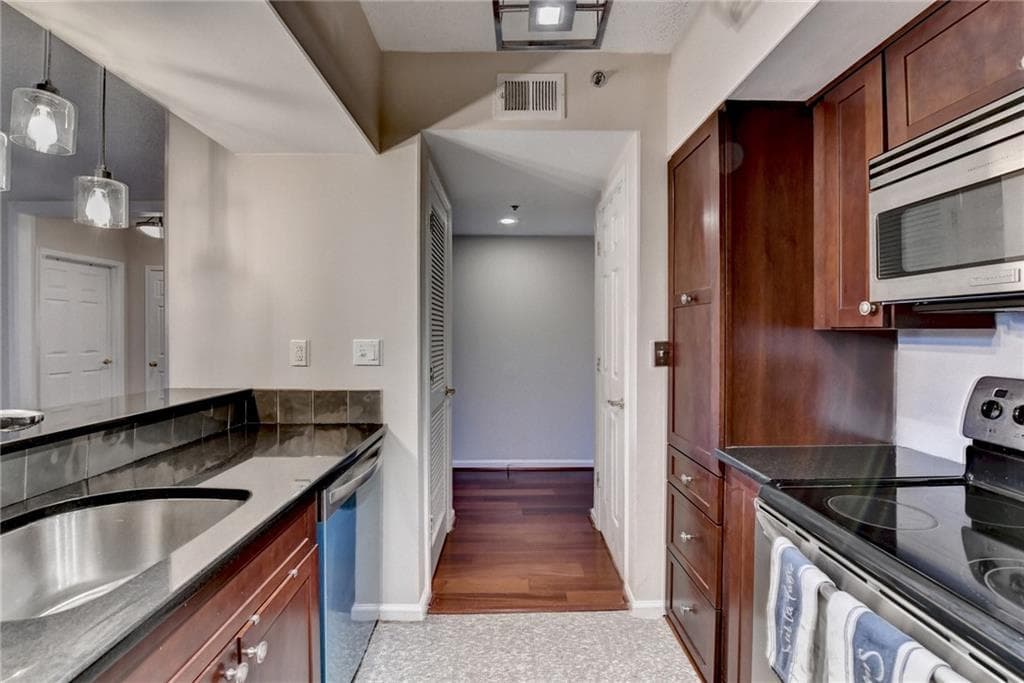 1 bedroom, 1 bathroom, 765 sq ft condominium under contract at 275 13th Street 310, Atlanta, GA 30309 — photo 5