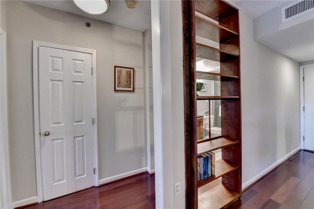 1 bedroom, 1 bathroom, 765 sq ft condominium under contract at 275 13th Street 310, Atlanta, GA 30309 — photo 8