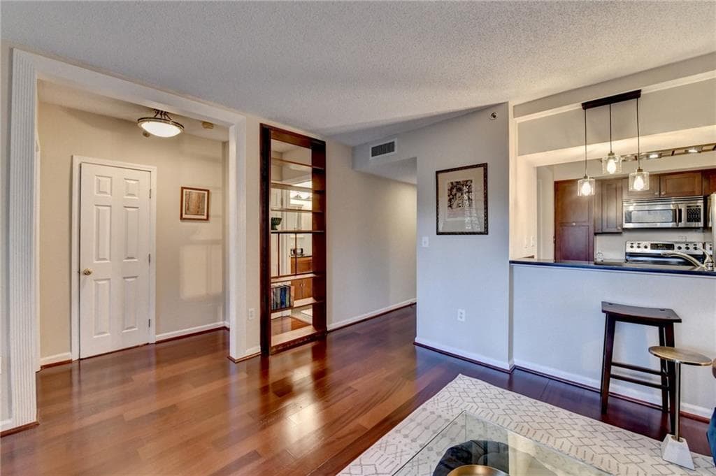 1 bedroom, 1 bathroom, 765 sq ft condominium under contract at 275 13th Street 310, Atlanta, GA 30309 — photo 9