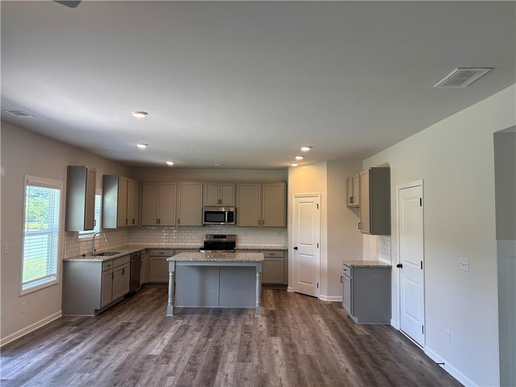 5 bedroom, 3 bathroom, 3,100 sq ft single family residence for rent at 497 Fox Creek Drive, Braselton, GA 30517 for $2,500 a month — photo 8