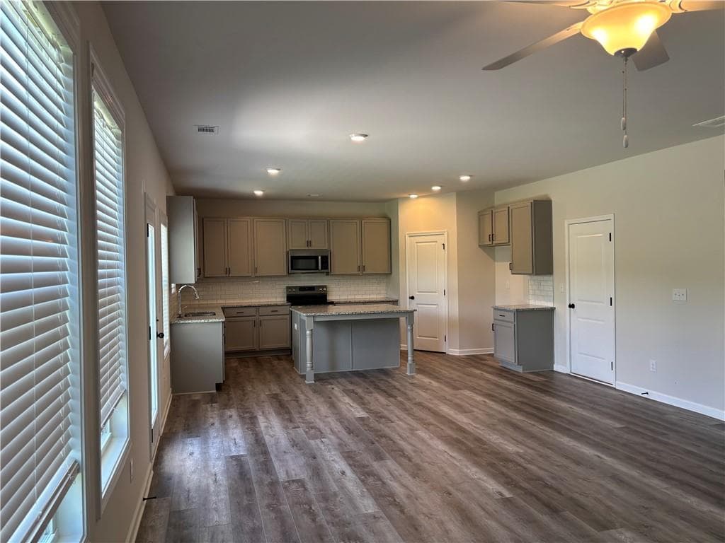 5 bedroom, 3 bathroom, 3,100 sq ft single family residence for rent at 497 Fox Creek Drive, Braselton, GA 30517 for $2,500 a month — photo 9