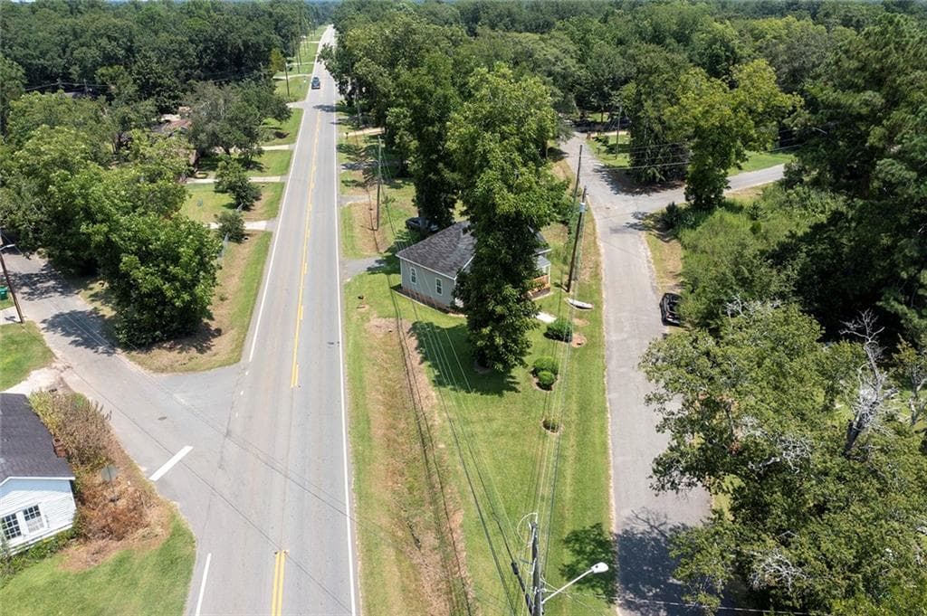 2 bedroom, 1 bathroom, 926 sq ft single family residence under contract at 823 Cooper Drive, Dawson, GA 39842 — photo 2