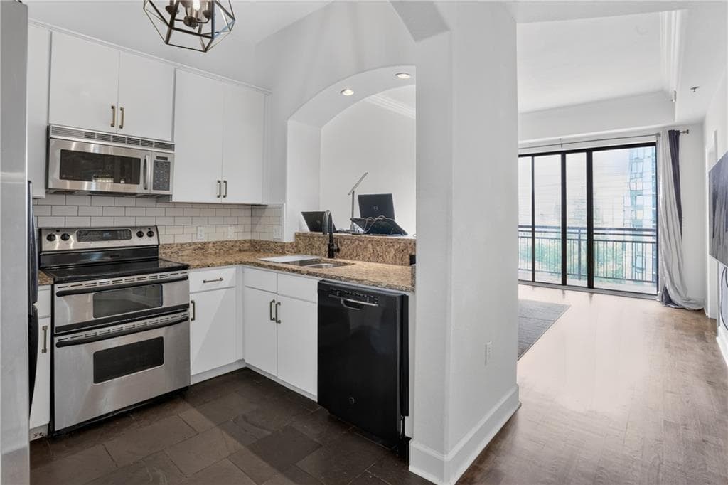 1 bedroom, 1 bathroom, 880 sq ft condominium for sale at 3445 Stratford Road 1405, Atlanta, GA 30326