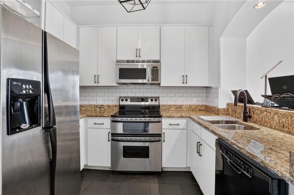 1 bedroom, 1 bathroom, 880 sq ft condominium for sale at 3445 Stratford Road 1405, Atlanta, GA 30326 — photo 4