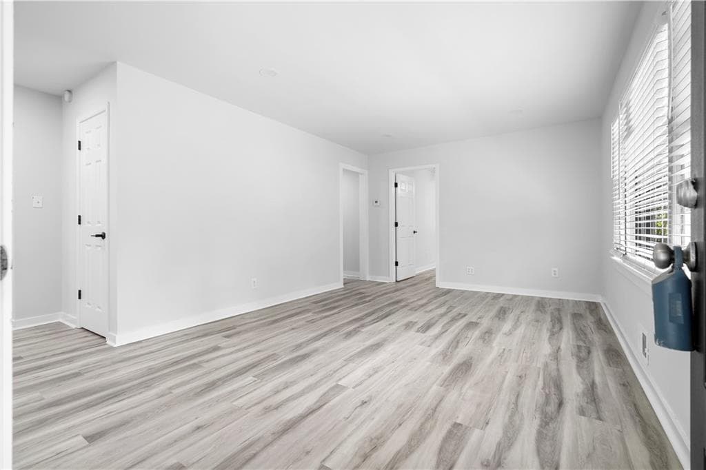 5 bedroom, 3 bathroom, 2,015 sq ft single family residence for sale at 2860 Reveille Circle, Atlanta, GA 30316 — photo 2