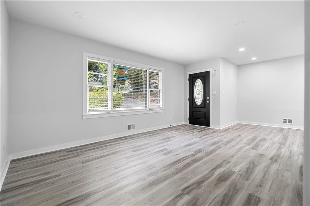 5 bedroom, 3 bathroom, 2,015 sq ft single family residence for sale at 2860 Reveille Circle, Atlanta, GA 30316 — photo 4