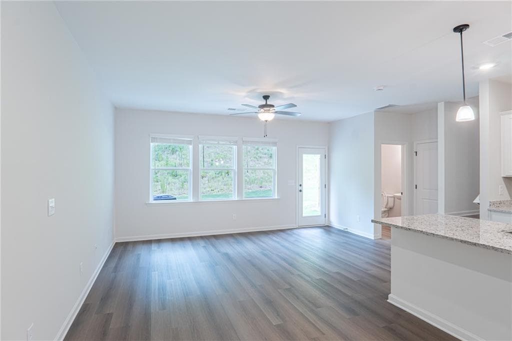 3 bedroom, 3 bathroom, 1,713 sq ft townhouse for rent at 365 Summit View Lane 6, Jasper, GA 30143 for $2,100 a month — photo 2