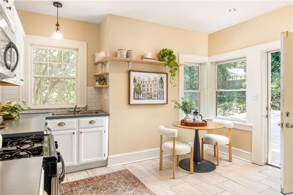 3 bedroom, 1 bathroom, 1,160 sq ft single family residence for sale at 964 Byron Drive, Atlanta, GA 30310 — photo 4