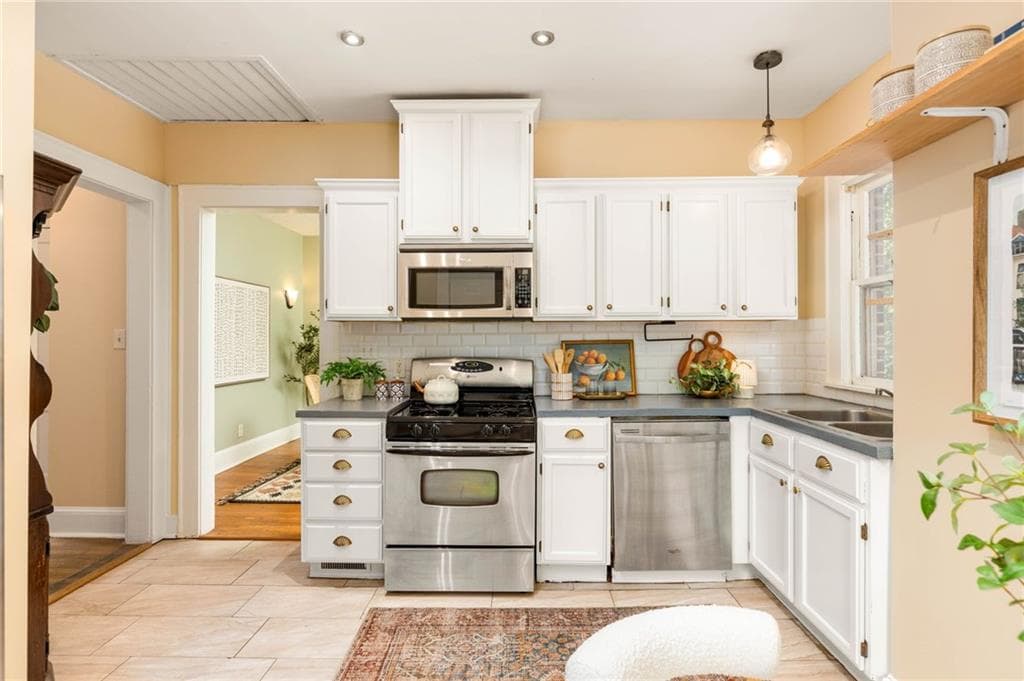3 bedroom, 1 bathroom, 1,160 sq ft single family residence for sale at 964 Byron Drive, Atlanta, GA 30310 — photo 5