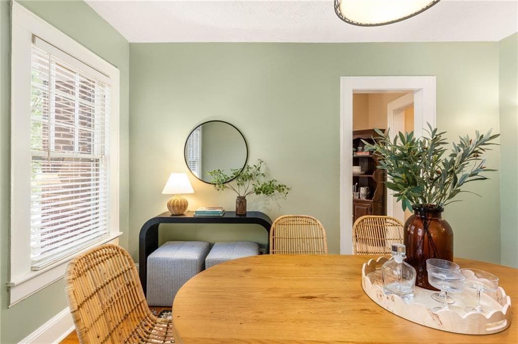 3 bedroom, 1 bathroom, 1,160 sq ft single family residence for sale at 964 Byron Drive, Atlanta, GA 30310 — photo 6