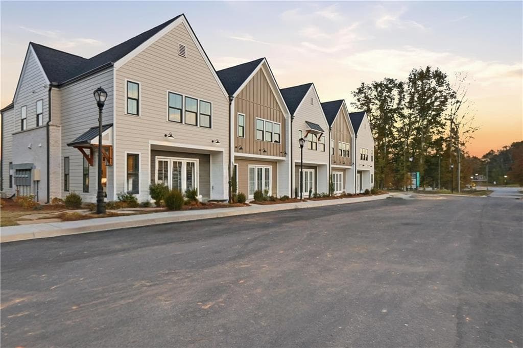 3 bedroom, 3 bathroom, 1,870 sq ft townhouse for sale at 43 Peony Street, Braselton, GA 30517 — photo 3