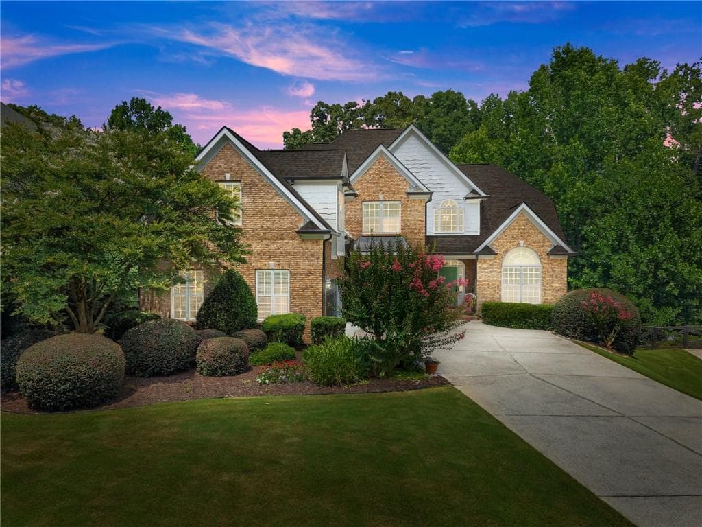4 bedroom, 6 bathroom, 3,718 sq ft single family residence for sale at 5620 Battle Ridge Drive, Flowery Branch, GA 30542 — photo 5