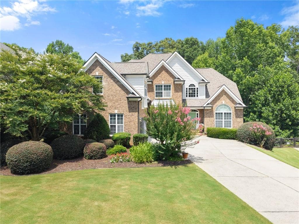 4 bedroom, 6 bathroom, 3,718 sq ft single family residence for sale at 5620 Battle Ridge Drive, Flowery Branch, GA 30542 — photo 3