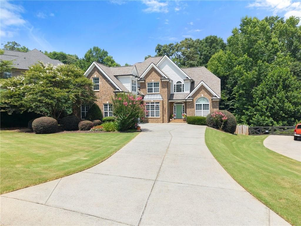 4 bedroom, 6 bathroom, 3,718 sq ft single family residence for sale at 5620 Battle Ridge Drive, Flowery Branch, GA 30542 — photo 4