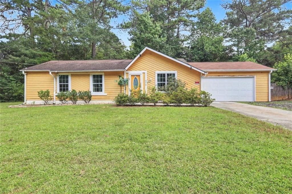 3 bedroom, 2 bathroom, 1,028 sq ft single family residence for sale at 9018 Huntwood Lane, Riverdale, GA 30274 — photo 2