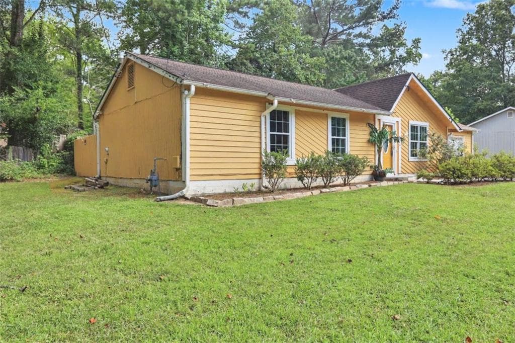 3 bedroom, 2 bathroom, 1,028 sq ft single family residence for sale at 9018 Huntwood Lane, Riverdale, GA 30274 — photo 3