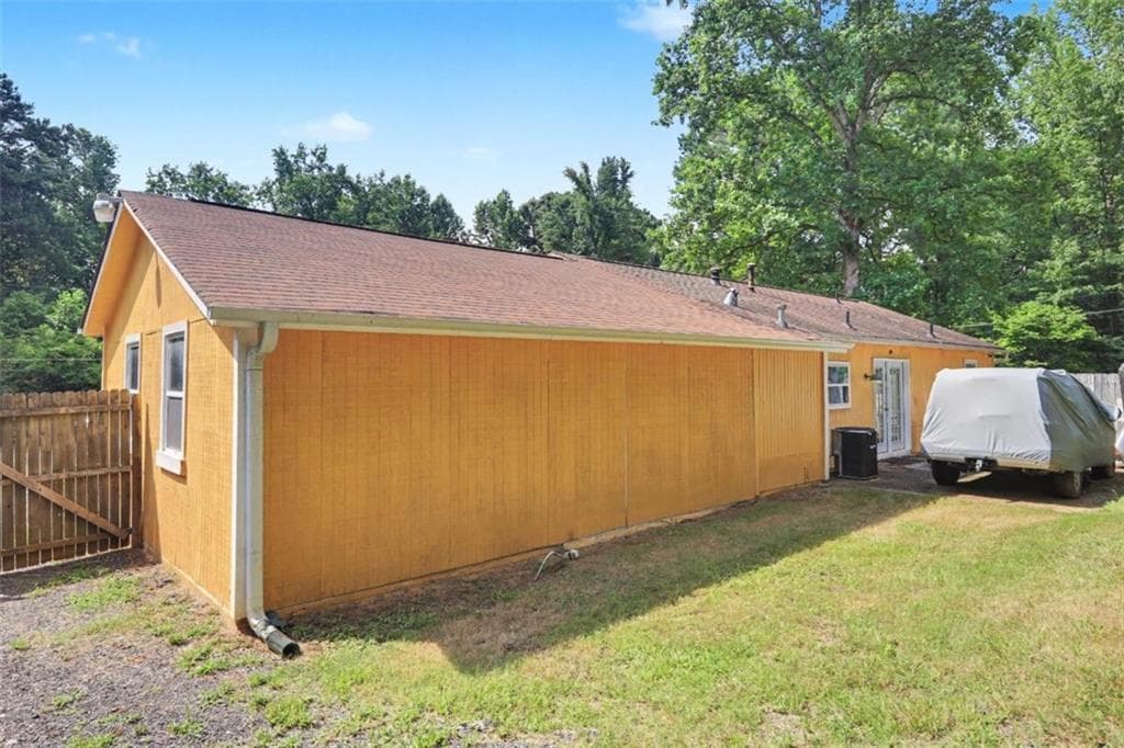3 bedroom, 2 bathroom, 1,028 sq ft single family residence for sale at 9018 Huntwood Lane, Riverdale, GA 30274 — photo 4