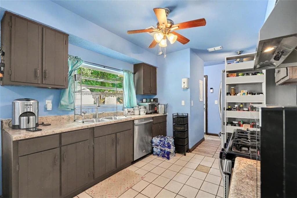 3 bedroom, 2 bathroom, 1,028 sq ft single family residence for sale at 9018 Huntwood Lane, Riverdale, GA 30274 — photo 9