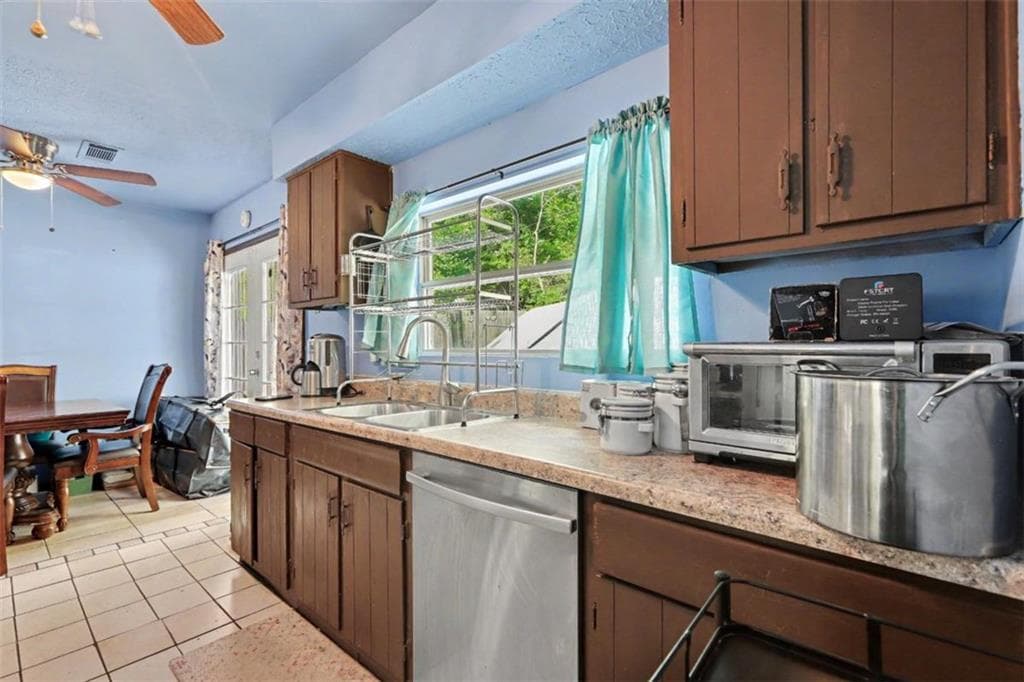 3 bedroom, 2 bathroom, 1,028 sq ft single family residence for sale at 9018 Huntwood Lane, Riverdale, GA 30274 — photo 10