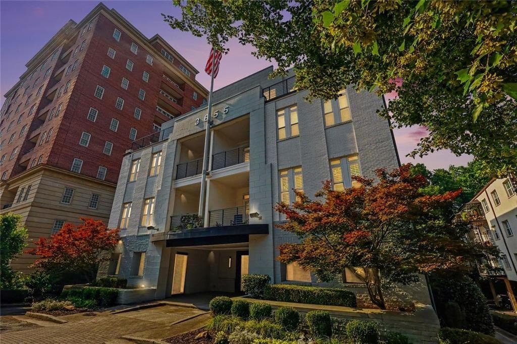 2 bedroom, 2 bathroom, 1,236 sq ft condominium sold at 3655 Peachtree Road 204, Atlanta, GA 30319