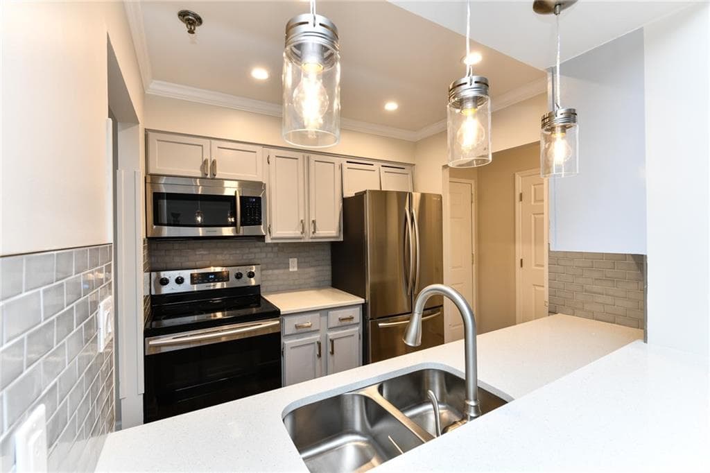 1 bedroom, 1 bathroom, 760 sq ft condominium for rent at 300 Johnson Ferry Road A210, Sandy Springs, GA 30328 for $2,448 a month — photo 1 of 20