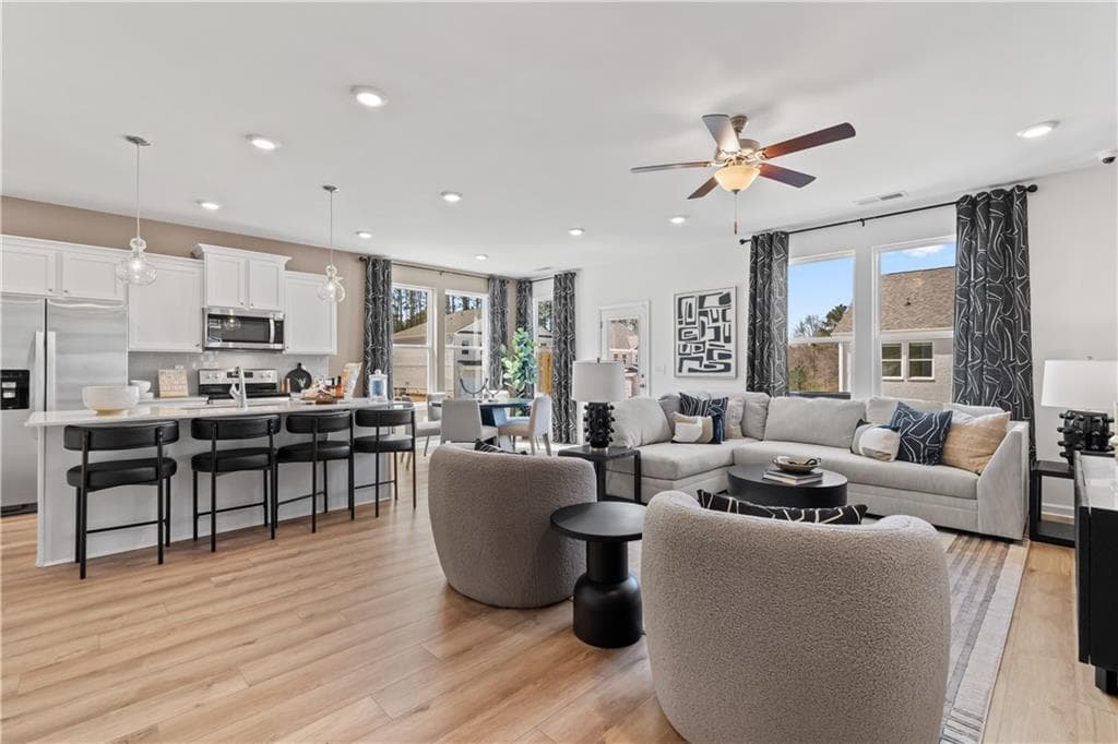 3 bedroom, 3 bathroom, 1,941 sq ft townhouse for sale at 231 Sanctuary Drive, Mcdonough, GA 30253 — photo 4