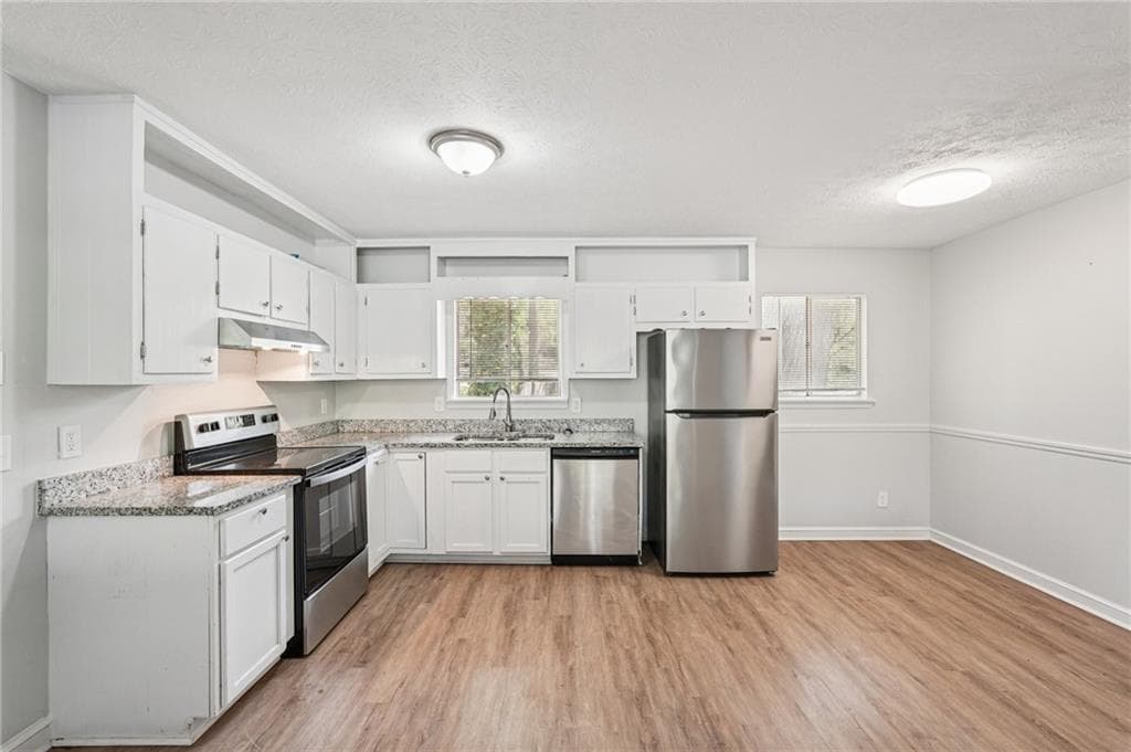 4 bedroom, 3 bathroom, 1,726 sq ft single family residence under contract at 9157 Homewood Drive, Riverdale, GA 30274 — photo 2