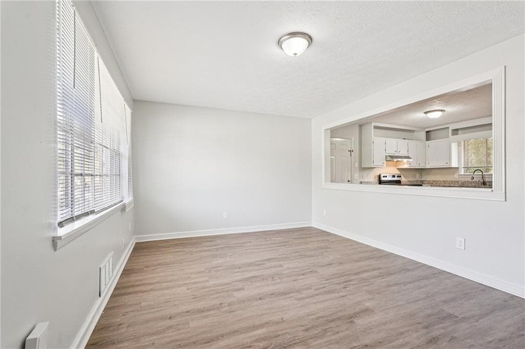 4 bedroom, 3 bathroom, 1,726 sq ft single family residence under contract at 9157 Homewood Drive, Riverdale, GA 30274 — photo 7