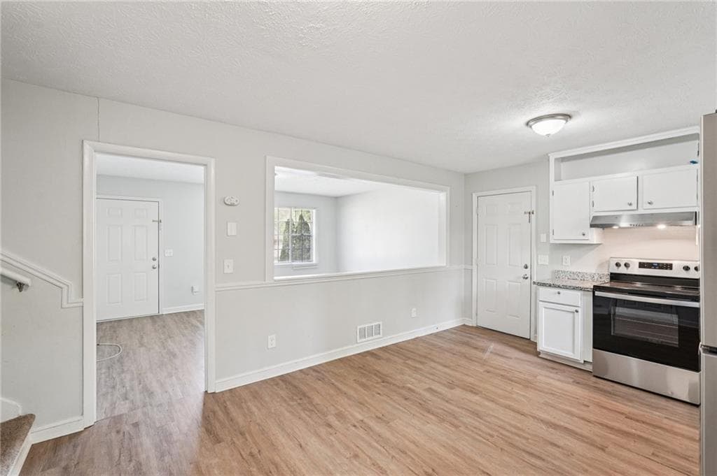 4 bedroom, 3 bathroom, 1,726 sq ft single family residence under contract at 9157 Homewood Drive, Riverdale, GA 30274 — photo 10