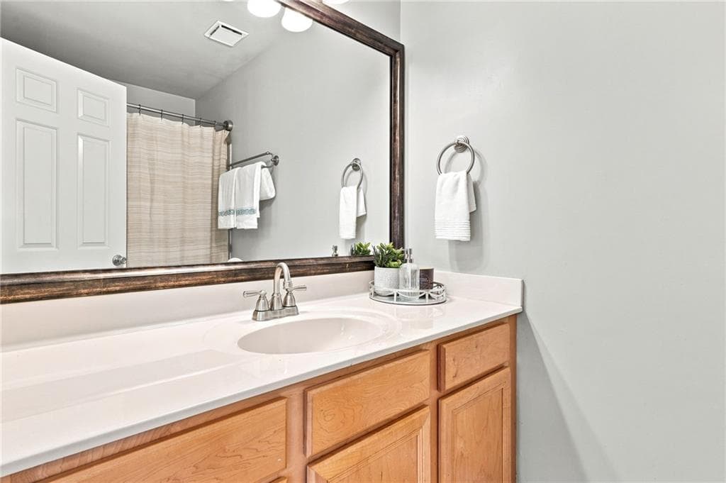 2 bedroom, 3 bathroom, 1,366 sq ft condominium for sale at 44 Mount Vernon Circle, Sandy Springs, GA 30338 — photo 10